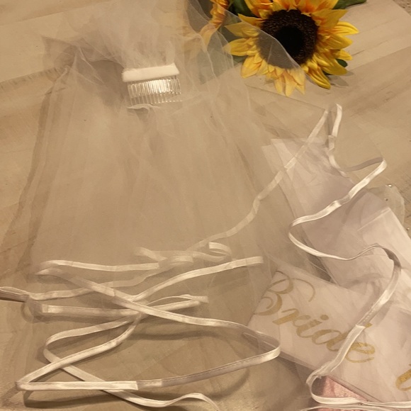 Bachelorette Party Kit - BRIDE TO BE - Sash, Veil, & Pearl cover up - Picture 7 of 8